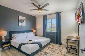 Relaxed 2BD King Bed Pool, Hot Tub, Gym, Parking